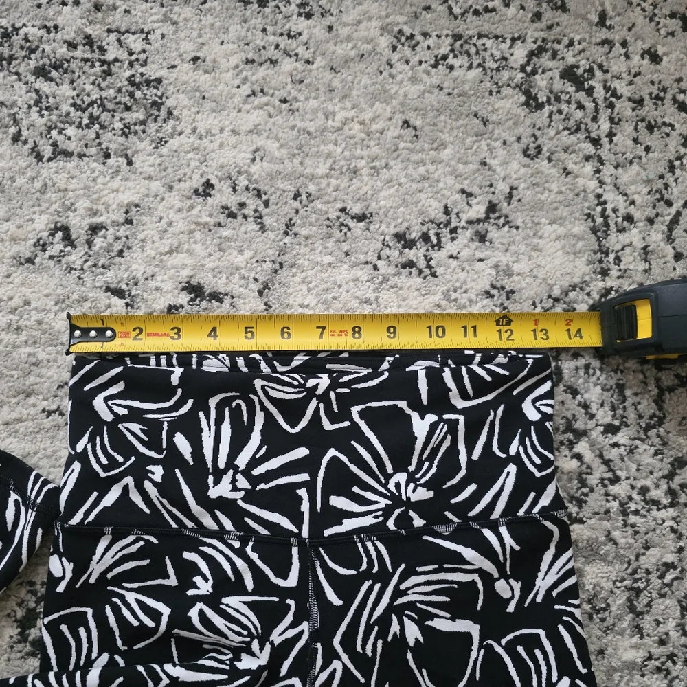 Athleta Elation Textured 7/8 Tight Floral Black White Womens S Preppy Goth Chic
